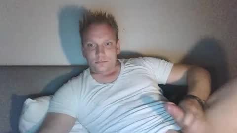 mickkxl online show from October 19, 2025, 10:21 pm