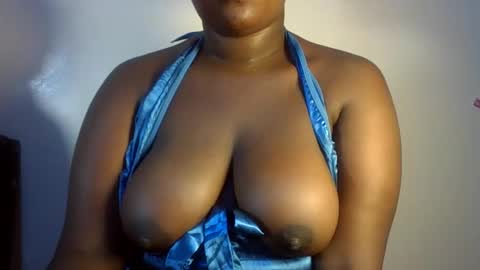 Snapshot of midnightt_curves chatting on June 7, 2026, 4:22 pm midnightt_curves online show from June 7, 2026, 4:22 pm