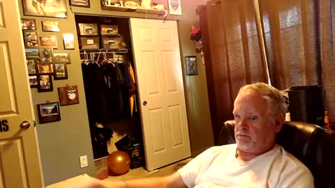 midwestdad09 online show from October 18, 2025, 6:41 pm
