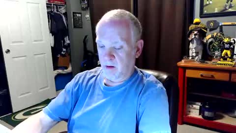 midwestdad09 online show from April 17, 2026, 8:17 am