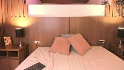 miel_gomez online show from April 16, 2026, 9:39 pm