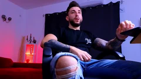 MightyAaron online show from November 17, 2025, 5:24 am