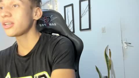 Miguel Hernandez online show from February 16, 2025, 1:47 am