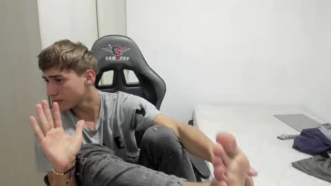 Miguel Hernandez online show from December 3, 2025, 1:46 am