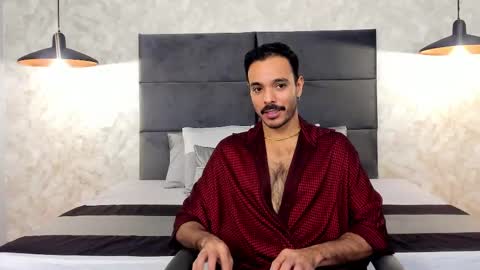 miguelsanfrancisco online show from November 5, 2025, 3:23 pm