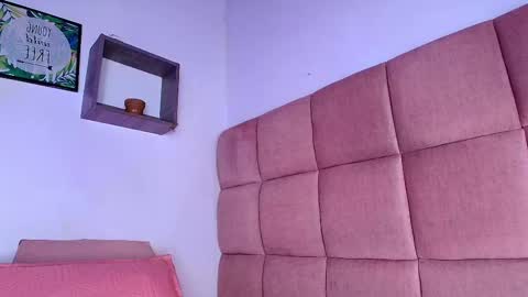 Mia  online show from September 15, 2025, 11:54 am