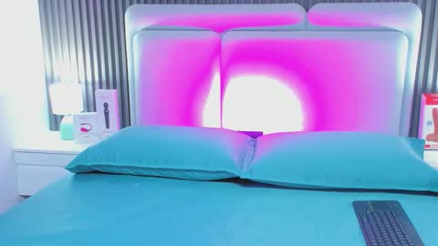 Snapshot of miia_cute18 chatting on February 25, 2026, 11:42 am miia_cute18 online show from February 25, 2026, 11:42 am