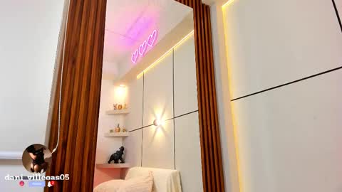    online show from October 23, 2025, 1:32 pm