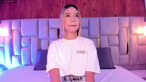 Snapshot of miia_reeves_ chatting on May 16, 2026, 11:09 am Mia online show from May 16, 2026, 11:09 am