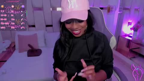 Miia Schwarz  online show from April 19, 2026, 6:10 pm