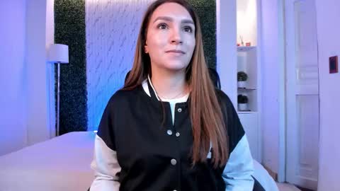 Miia 3 online show from December 19, 2025, 11:39 am