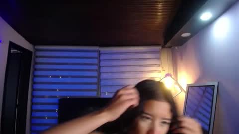 miiaa_evans1 online show from October 19, 2025, 11:11 am