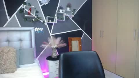 miiaa_k online show from October 21, 2025, 1:01 pm