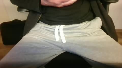 mik online show from October 15, 2025, 9:20 am