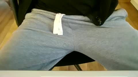 mik online show from November 7, 2025, 12:38 pm