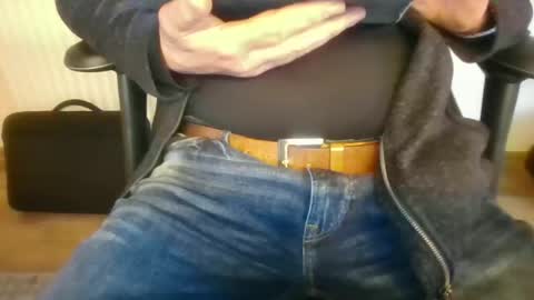 mik online show from November 13, 2025, 12:15 pm