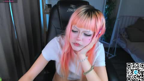 Snapshot of mika_vatashi chatting on May 30, 2026, 8:33 am Mika online show from May 30, 2026, 8:33 am