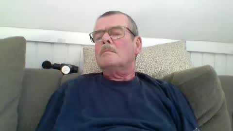 mikael42 online show from April 6, 2026, 2:07 pm