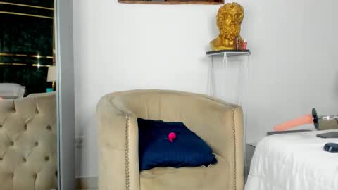 Mikaela blondie bigass online show from November 11, 2025, 1:22 pm