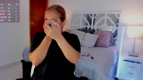 Mikaela blondie bigass online show from December 20, 2025, 11:06 am