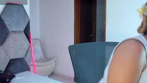 Mikaela blondie bigass online show from May 25, 2026, 7:09 pm
