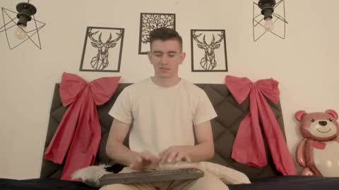 mikael online show from February 15, 2025, 4:47 am