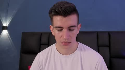 mikael online show from November 12, 2025, 4:57 am