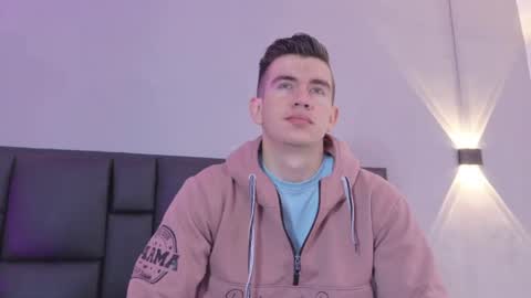 mikael online show from April 12, 2026, 5:01 am