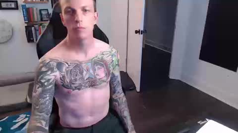 MikahisHung online show from October 15, 2025, 10:32 pm