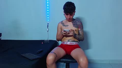 Mike IMDEPENDIENT MODEL online show from October 5, 2025, 3:32 pm