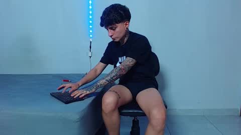 Mike IMDEPENDIENT MODEL online show from October 25, 2025, 2:41 am