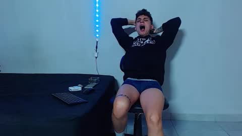 Mike IMDEPENDIENT MODEL online show from December 16, 2025, 2:33 pm