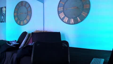 Mike 0233 online show from December 18, 2024, 4:09 am