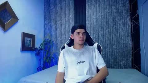 Mike 0233 online show from October 16, 2025, 4:46 am