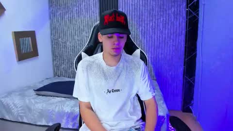 Mike 0233 online show from December 19, 2025, 4:41 am