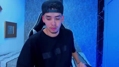 Mike 0233 online show from January 8, 2026, 3:53 am