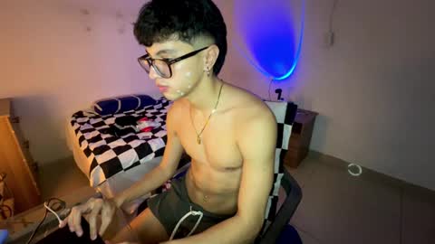 Mike Pineapple online show from October 7, 2025, 3:47 am