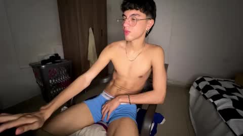 Mike Pineapple online show from October 31, 2025, 3:40 am