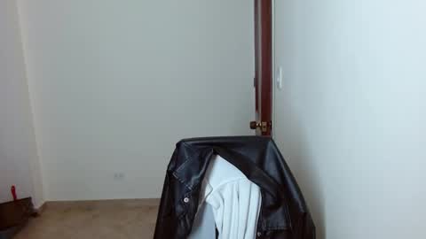 mike_smith03 online show from April 21, 2026, 3:17 pm