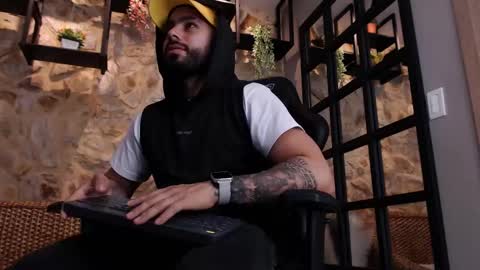 Snapshot of mikeblare chatting on January 16, 2025, 6:59 pm Mike Blare online show from January 16, 2025, 6:59 pm