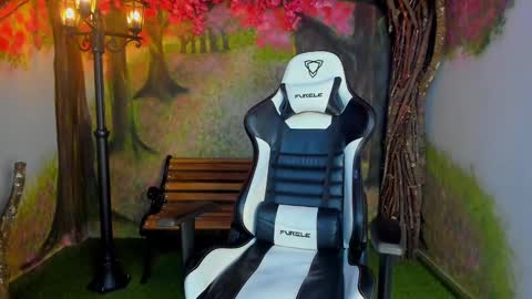 Snapshot of mikeblare chatting on January 25, 2025, 7:18 pm Mike Blare online show from January 25, 2025, 7:18 pm