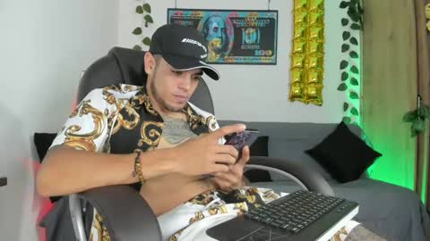 mikee_scooth online show from December 16, 2024, 12:49 pm