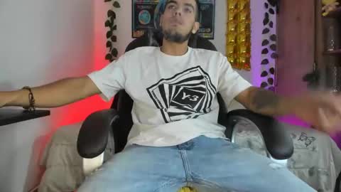 mikee_scooth online show from February 5, 2025, 6:48 pm