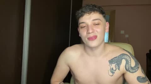 Snapshot of mikelaur chatting on February 26, 2025, 8:11 pm MikeLaur online show from February 26, 2025, 8:11 pm