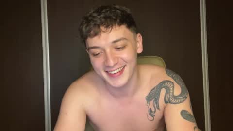 Snapshot of mikelaur chatting on March 5, 2025, 7:27 pm MikeLaur online show from March 5, 2025, 7:27 pm