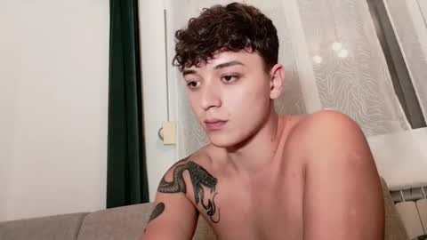 Snapshot of mikelaur chatting on October 6, 2025, 6:05 pm MikeLaur online show from October 6, 2025, 6:05 pm