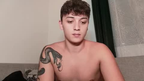 Snapshot of mikelaur chatting on October 13, 2025, 5:57 pm MikeLaur online show from October 13, 2025, 5:57 pm