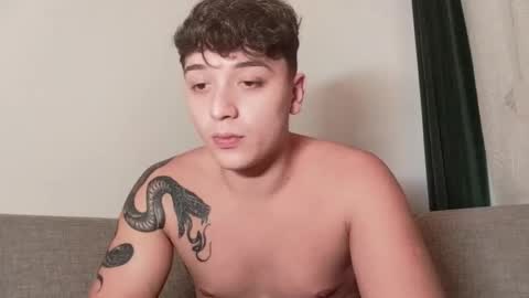 Snapshot of mikelaur chatting on October 31, 2025, 7:37 pm MikeLaur online show from October 31, 2025, 7:37 pm