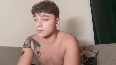 Snapshot of mikelaur chatting on November 1, 2025, 7:38 pm MikeLaur online show from November 1, 2025, 7:38 pm