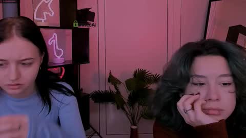 miki_ti online show from November 6, 2025, 12:06 pm